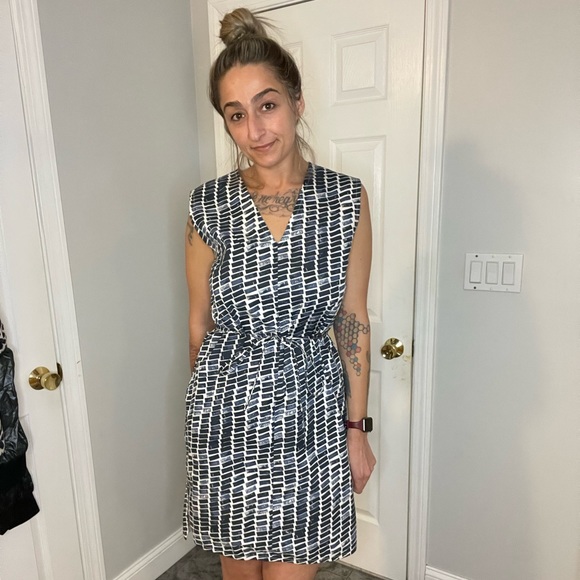 Kate Spade Saturday Sleeveless Dress Navy Blue and White with tie belt - Picture 9 of 11